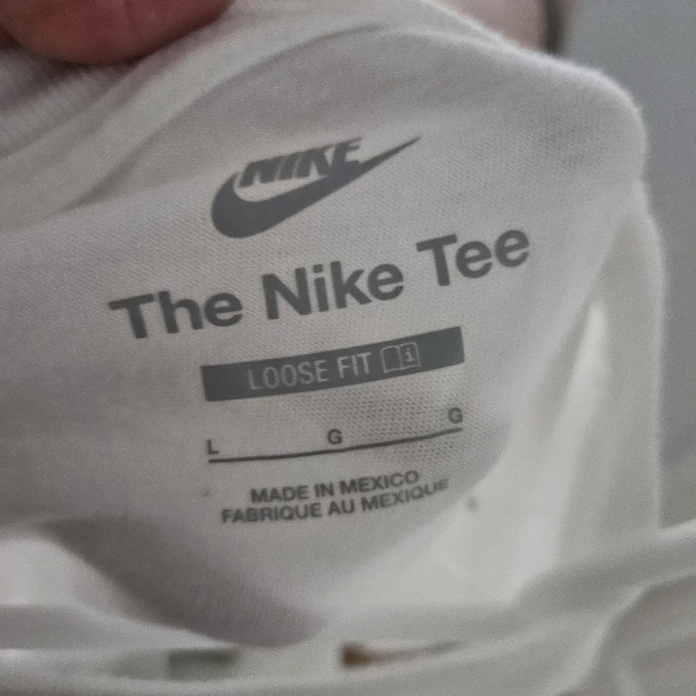 Nike White Graphic Junior T-Shirt Loose Fit Size Large.